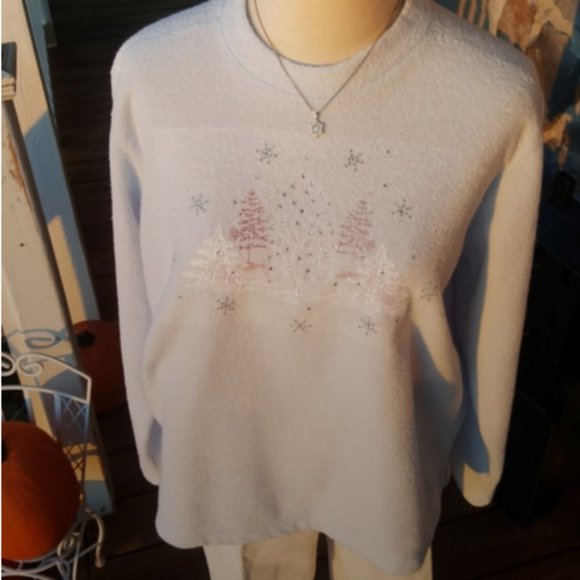 DECORATED ORIGINALS ♡ Pastel Blue Embroidered Silver|White Winter Scene Top S - Picture 17 of 18